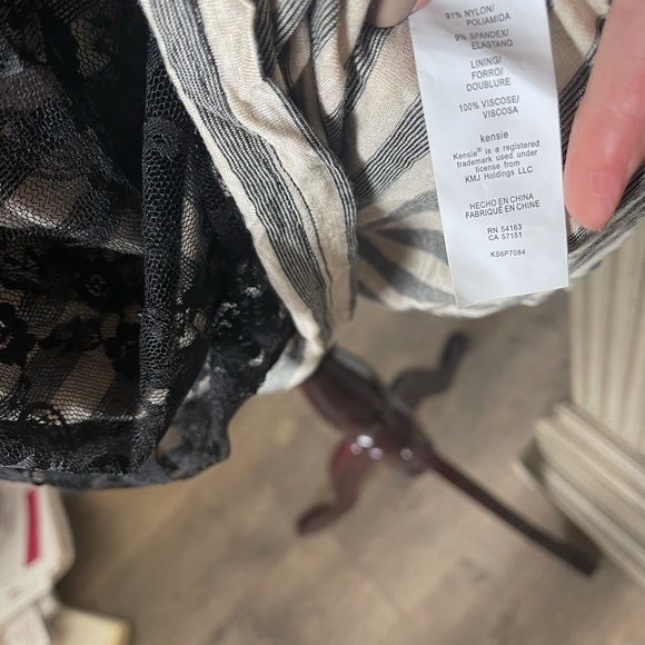 Cute Striped w/black lace overlay sleeveless shift dress. So Sassy! Summer Fun! - Picture 7 of 7